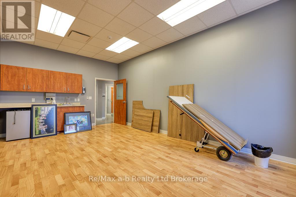 19 King Street E Property Photo 21