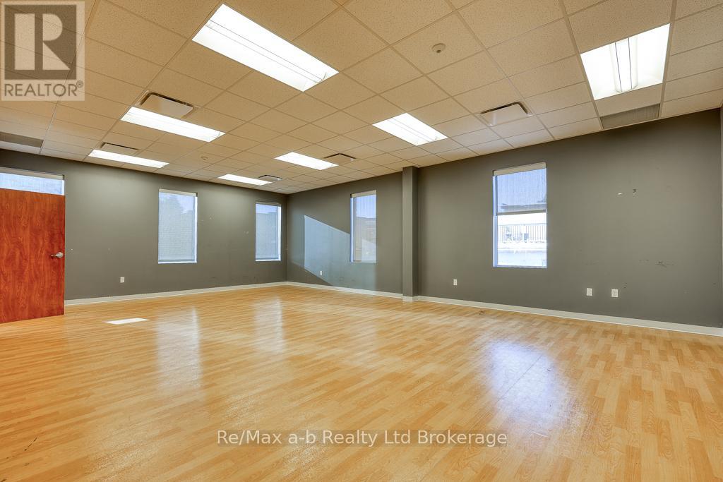 19 King Street E Property Photo 22