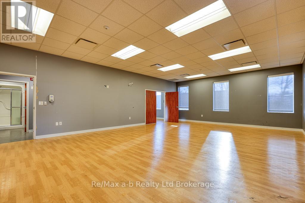19 King Street E Property Photo 23