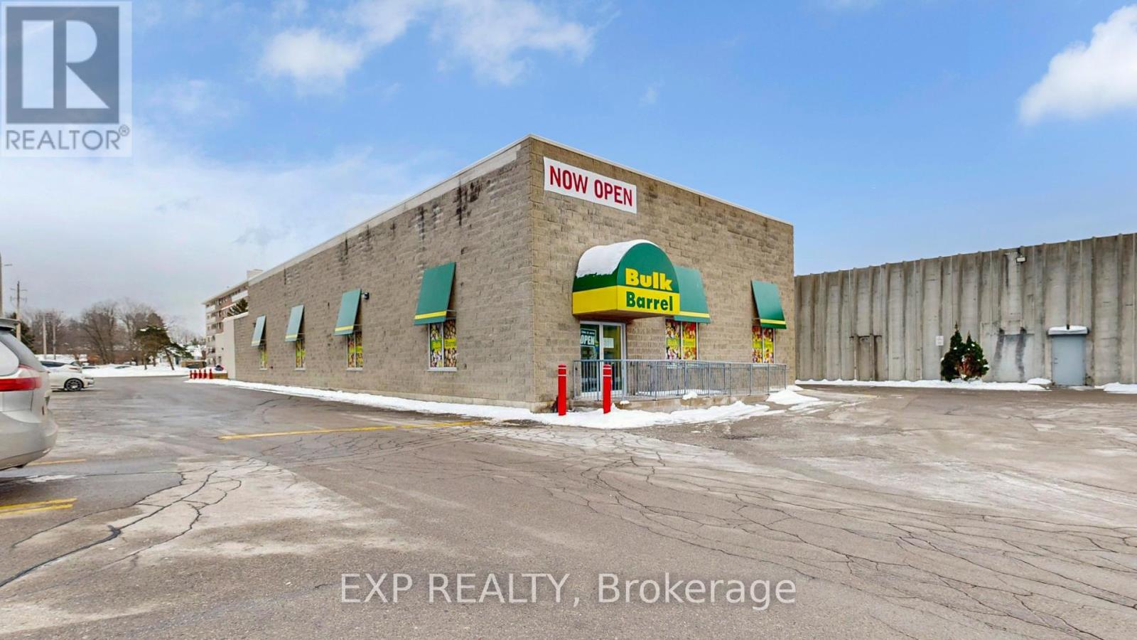 76c - 301 Oxford Street W Property Photo 2