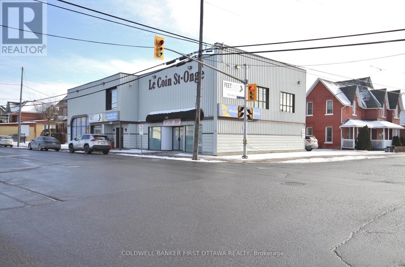 866 Notre Dame Street Property Photo 4
