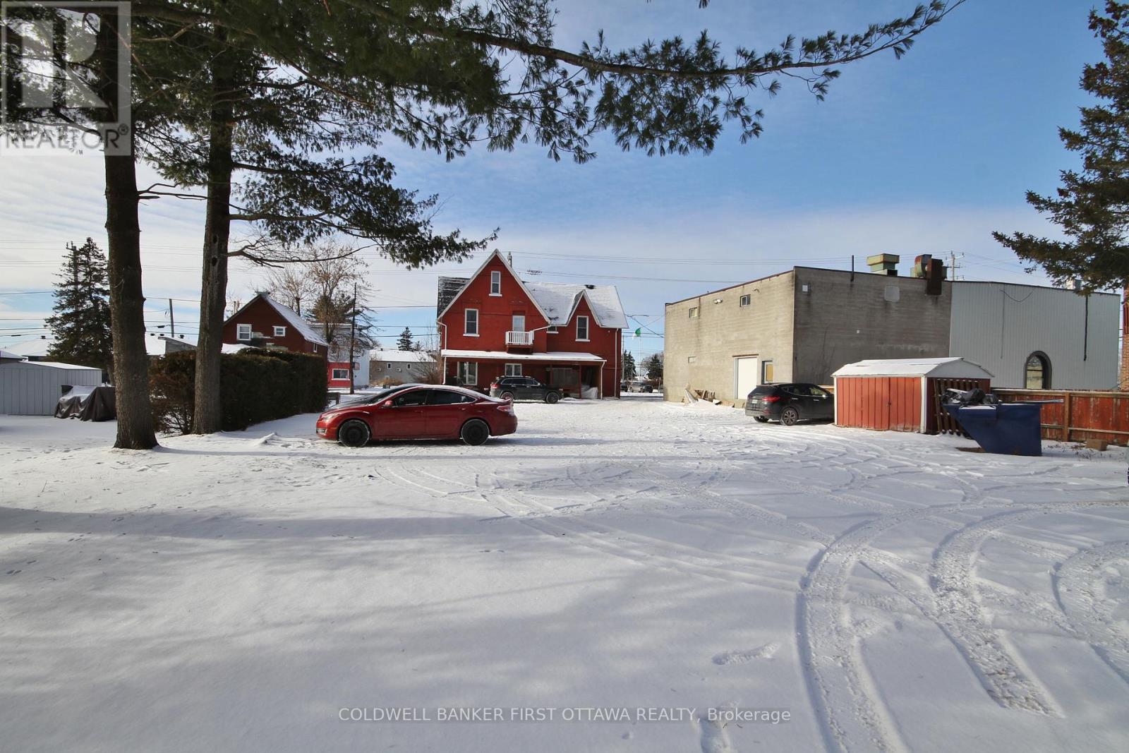 866 Notre Dame Street Property Photo 9