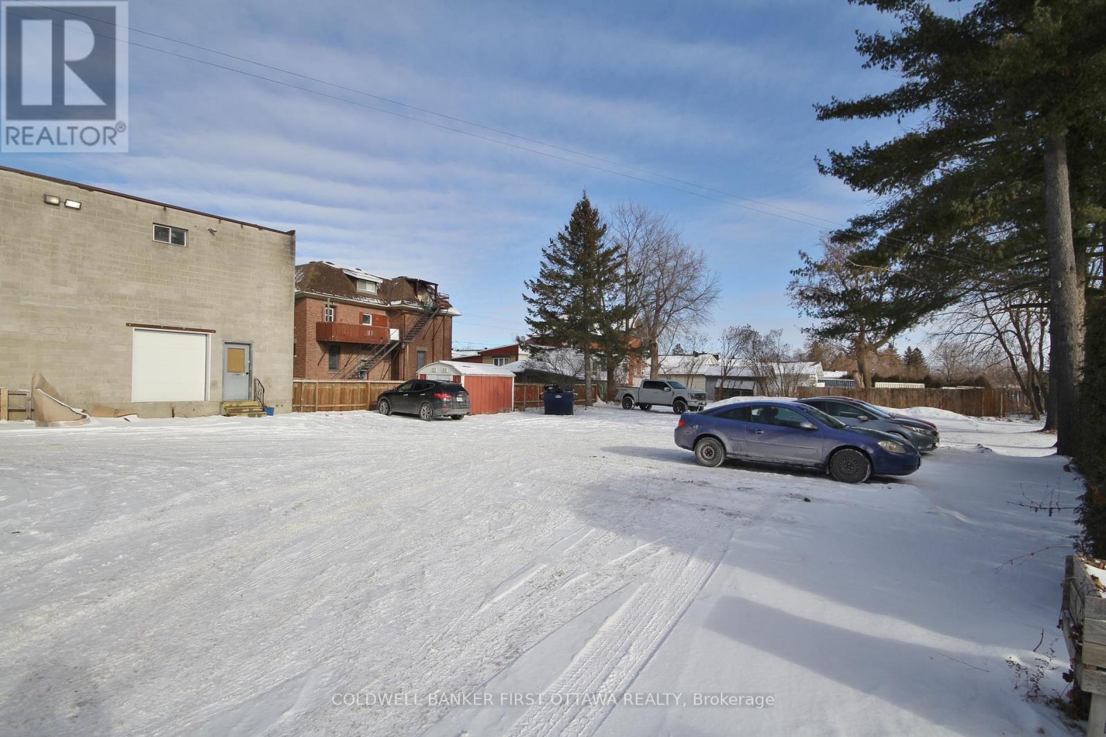 866 Notre Dame Street Property Photo 16