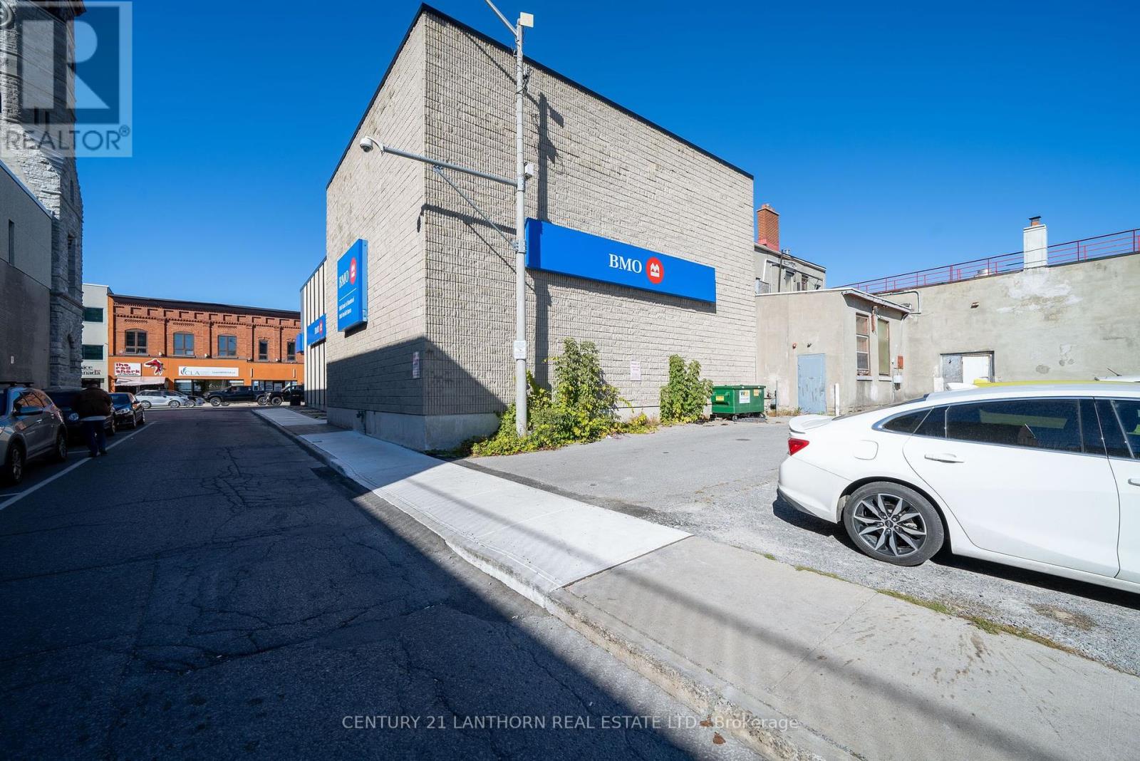 55 Dundas Street W Property Photo 3