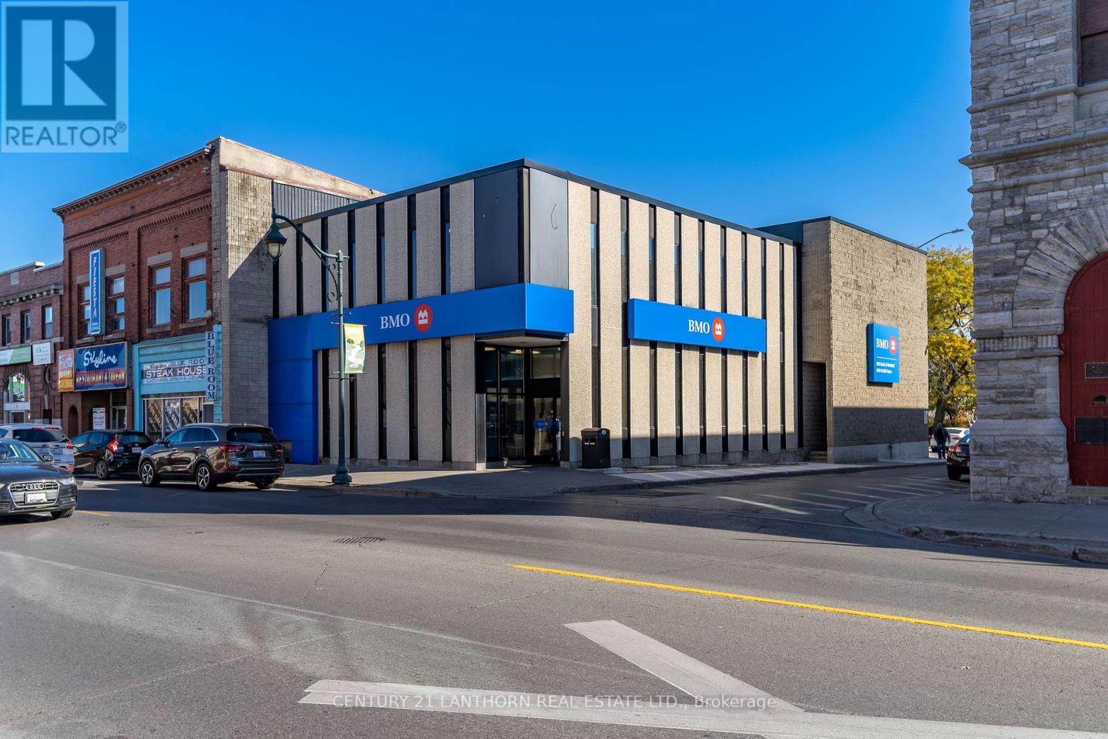 55 Dundas Street W Property Photo 8