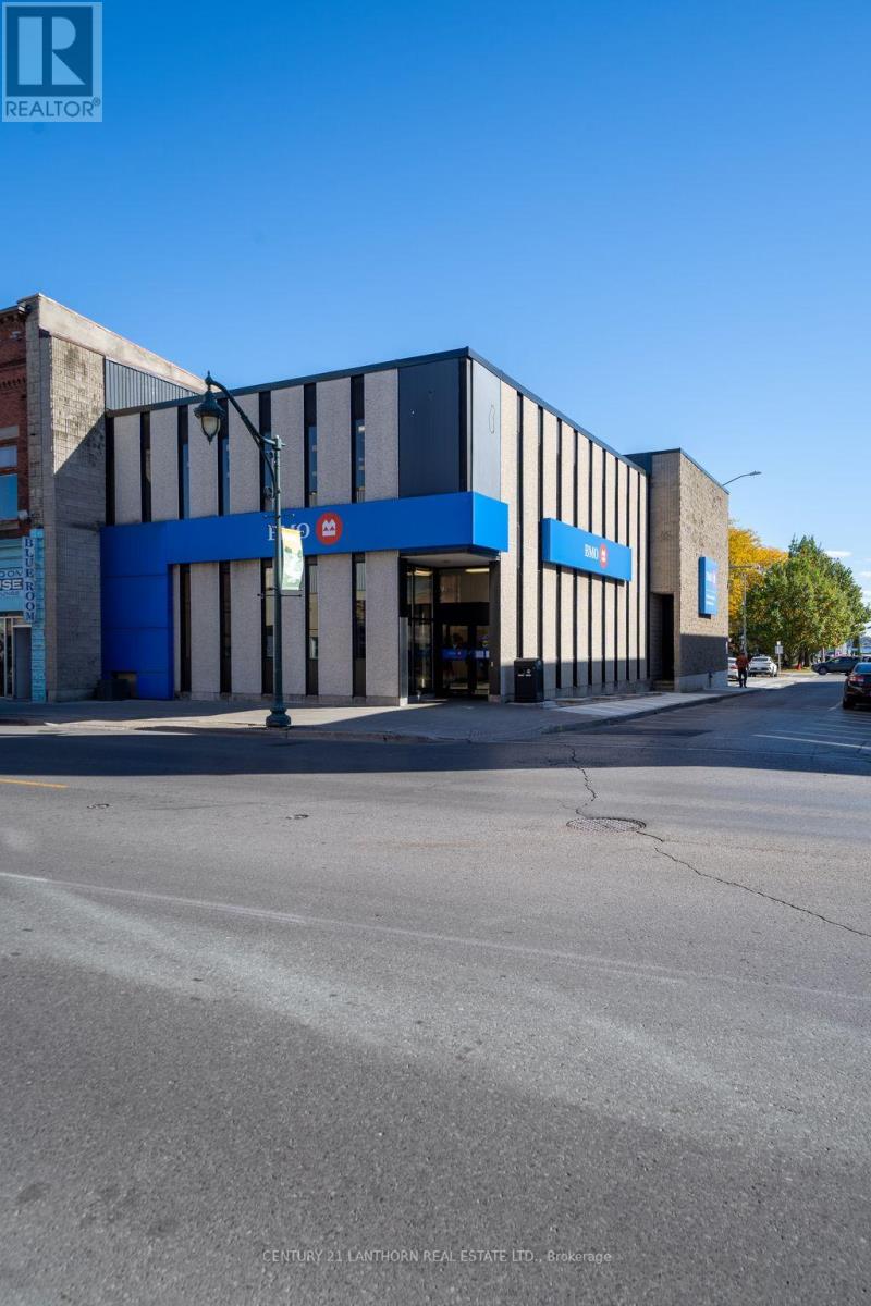 55 Dundas Street W Property Photo 12