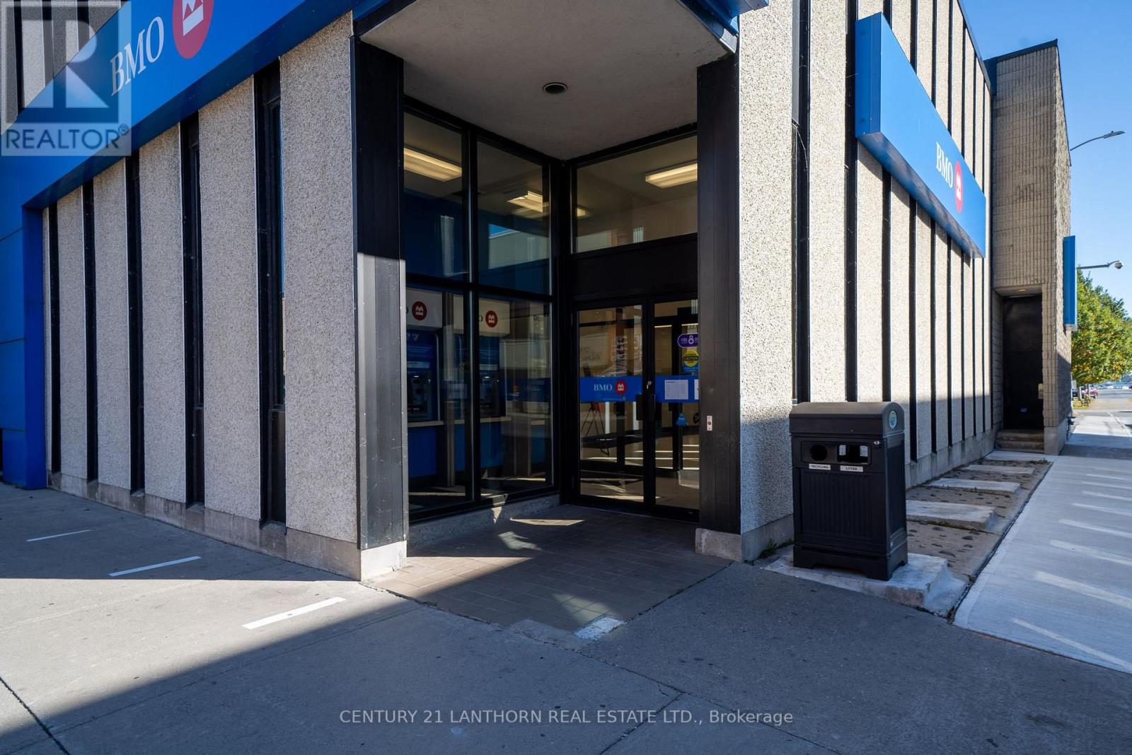 55 Dundas Street W Property Photo 13