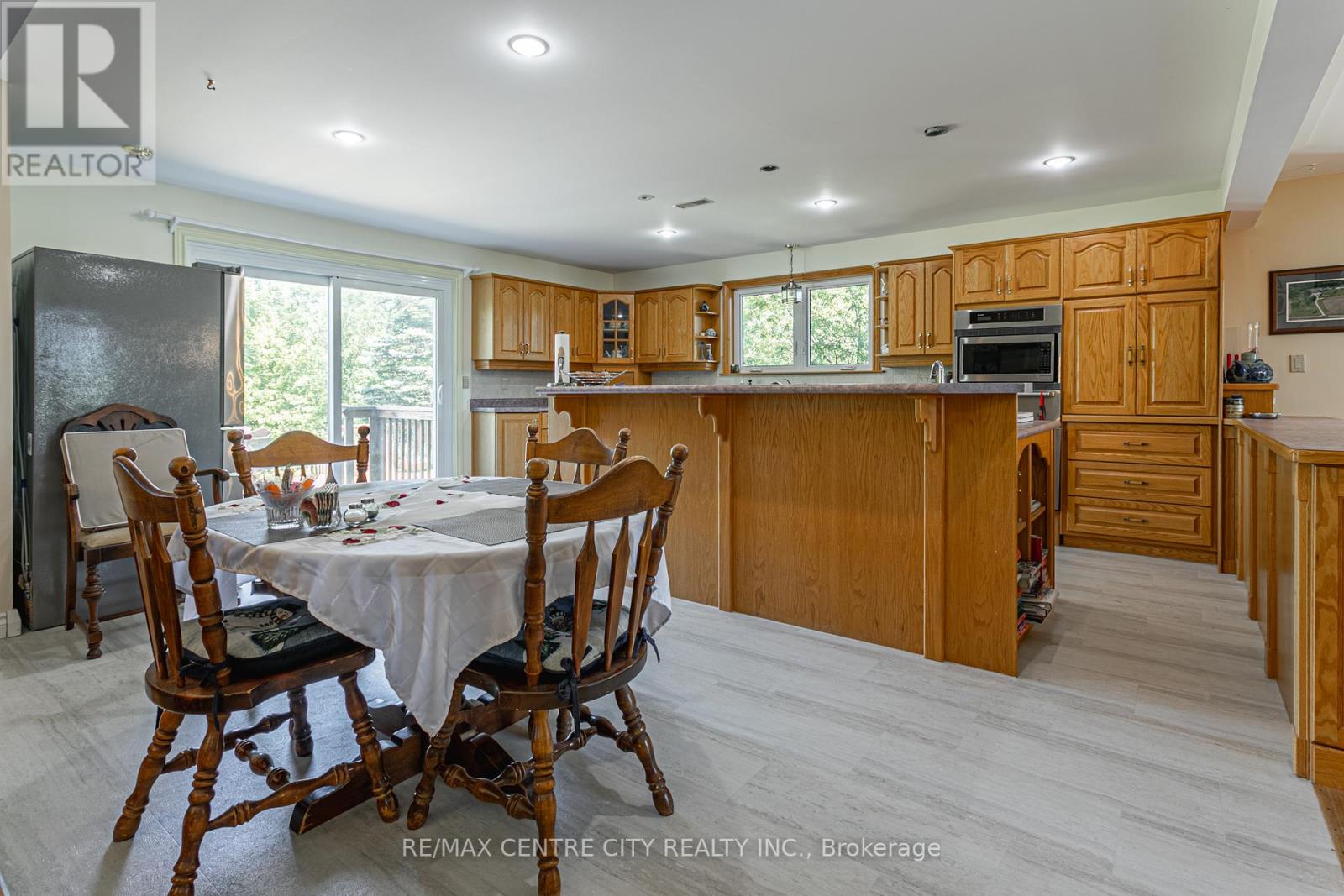 15260 Furnival Road Property Photo 5