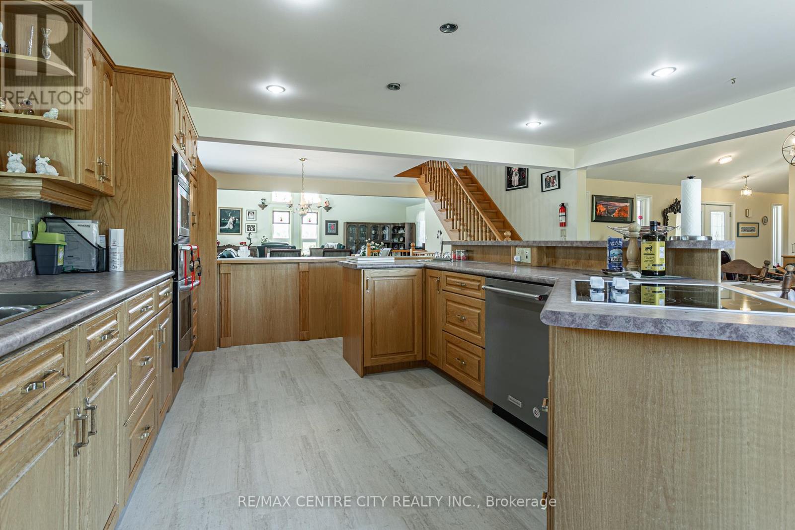 15260 Furnival Road Property Photo 6