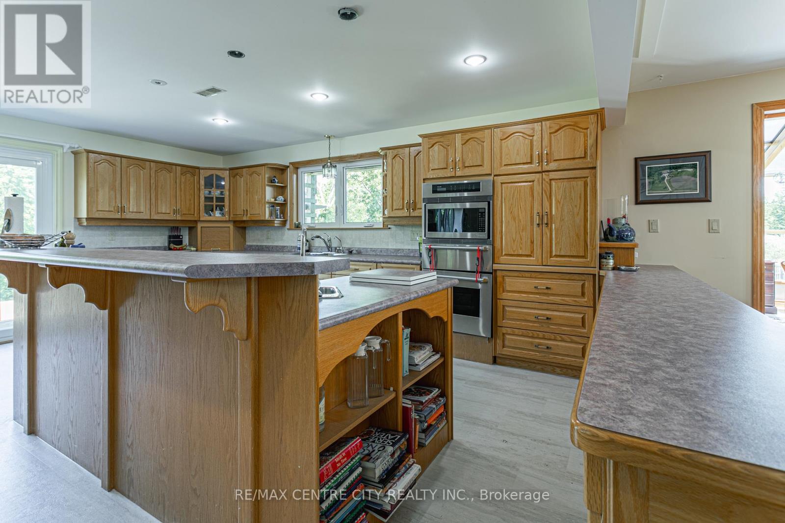 15260 Furnival Road Property Photo 7
