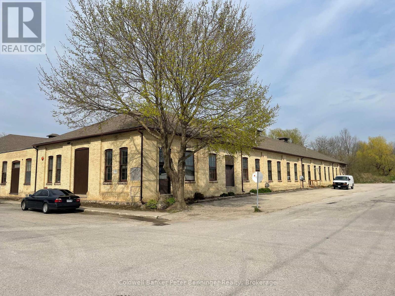 106 Colborne Street N Property Photo 2