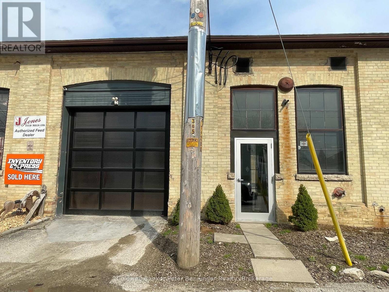 106 Colborne Street N Property Photo 3