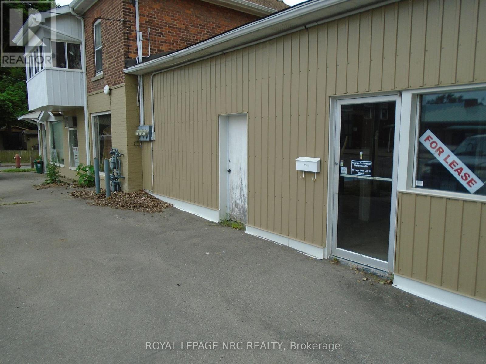 34 Avenue Place Property Photo 4
