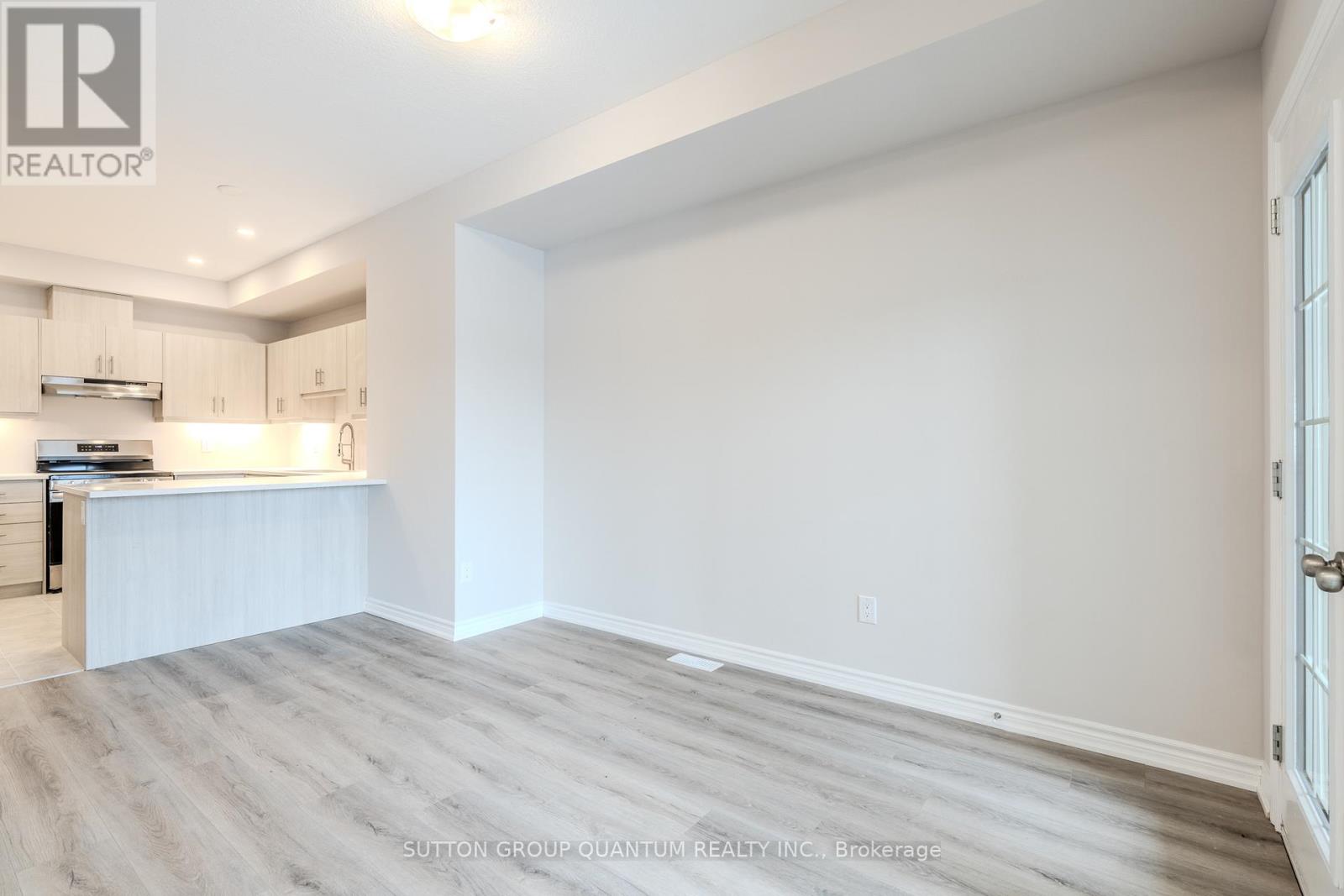 85 - 677 Park Road N Property Photo 10