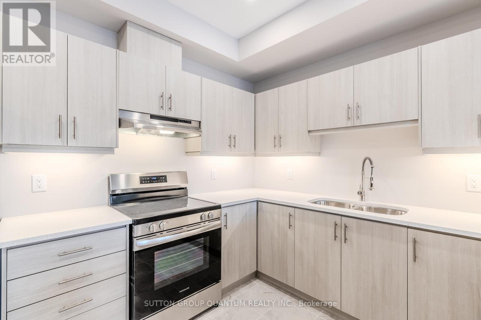 85 - 677 Park Road N Property Photo 14