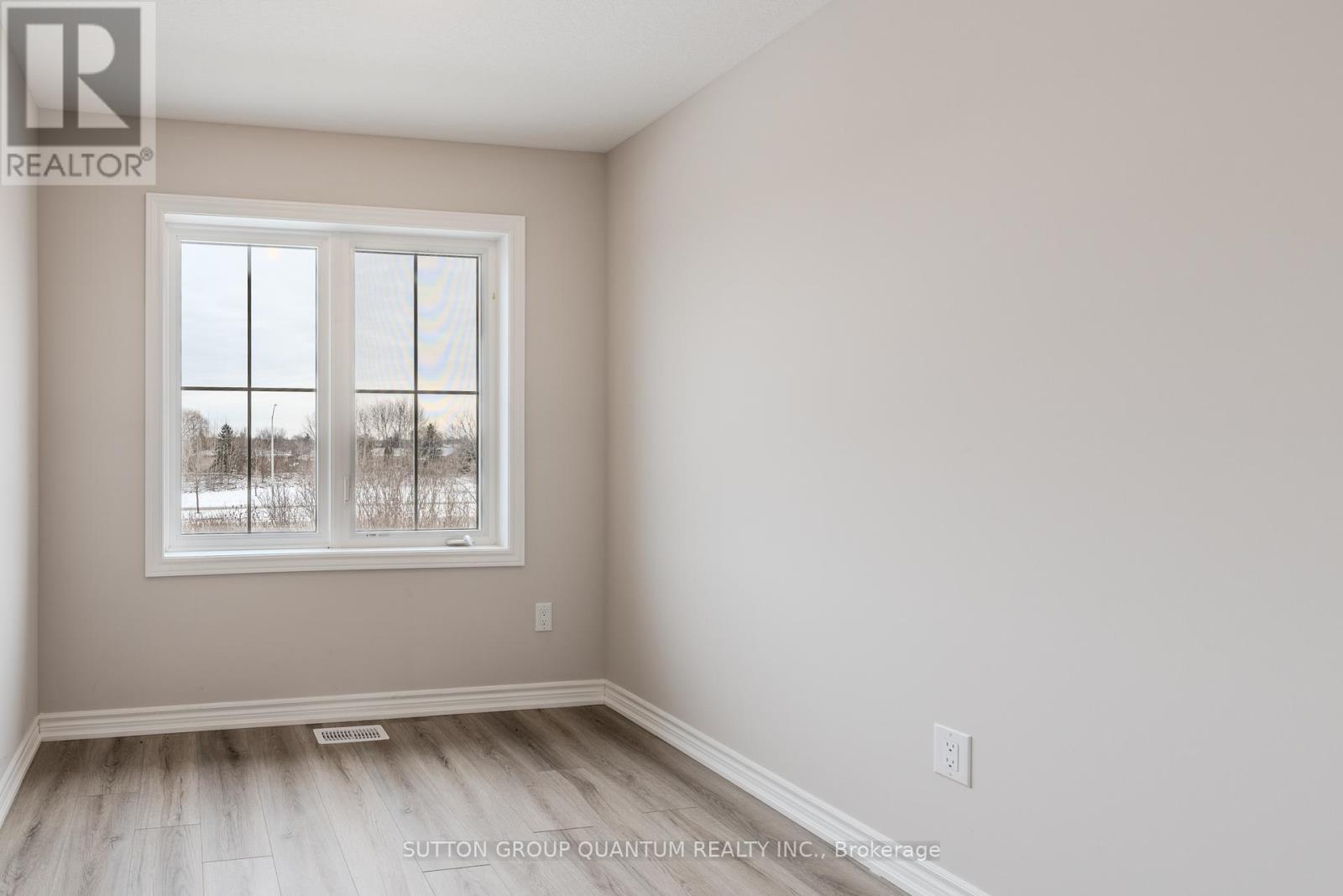 85 - 677 Park Road N Property Photo 22