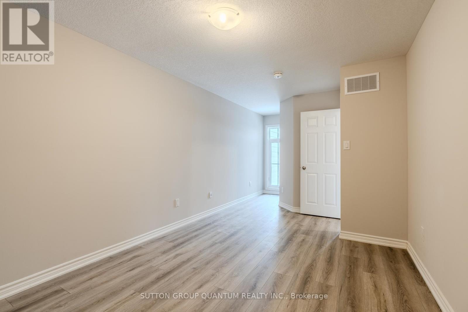 85 - 677 Park Road N Property Photo 33