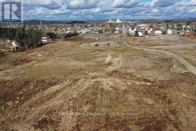 375 QUEENSWAY AVENUE Property Photo 1
