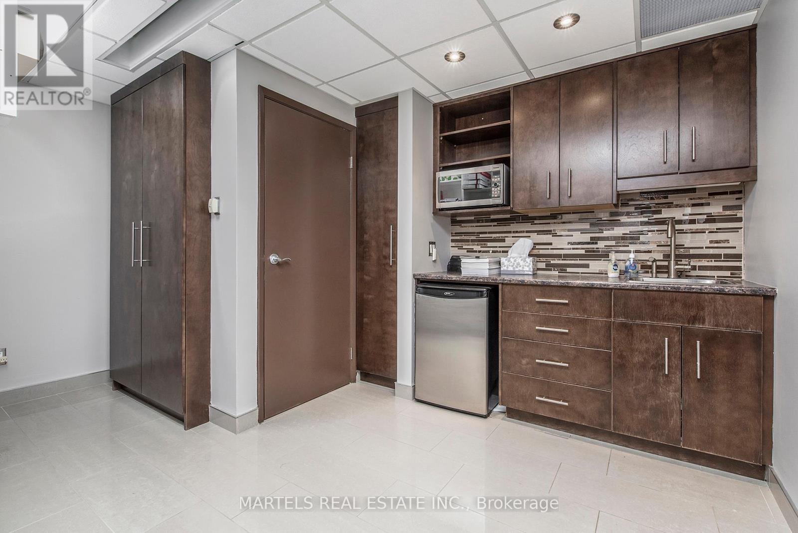 14 - 5480 Canotek Road Property Photo 14