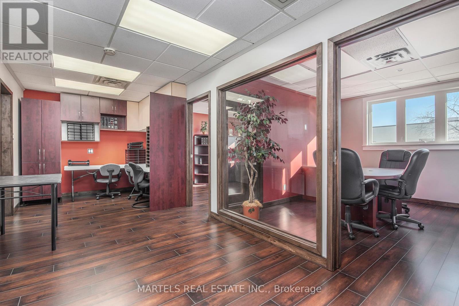 14 - 5480 Canotek Road Property Photo 16