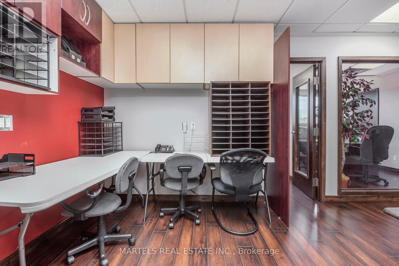 14 - 5480 Canotek Road Property Photo 17