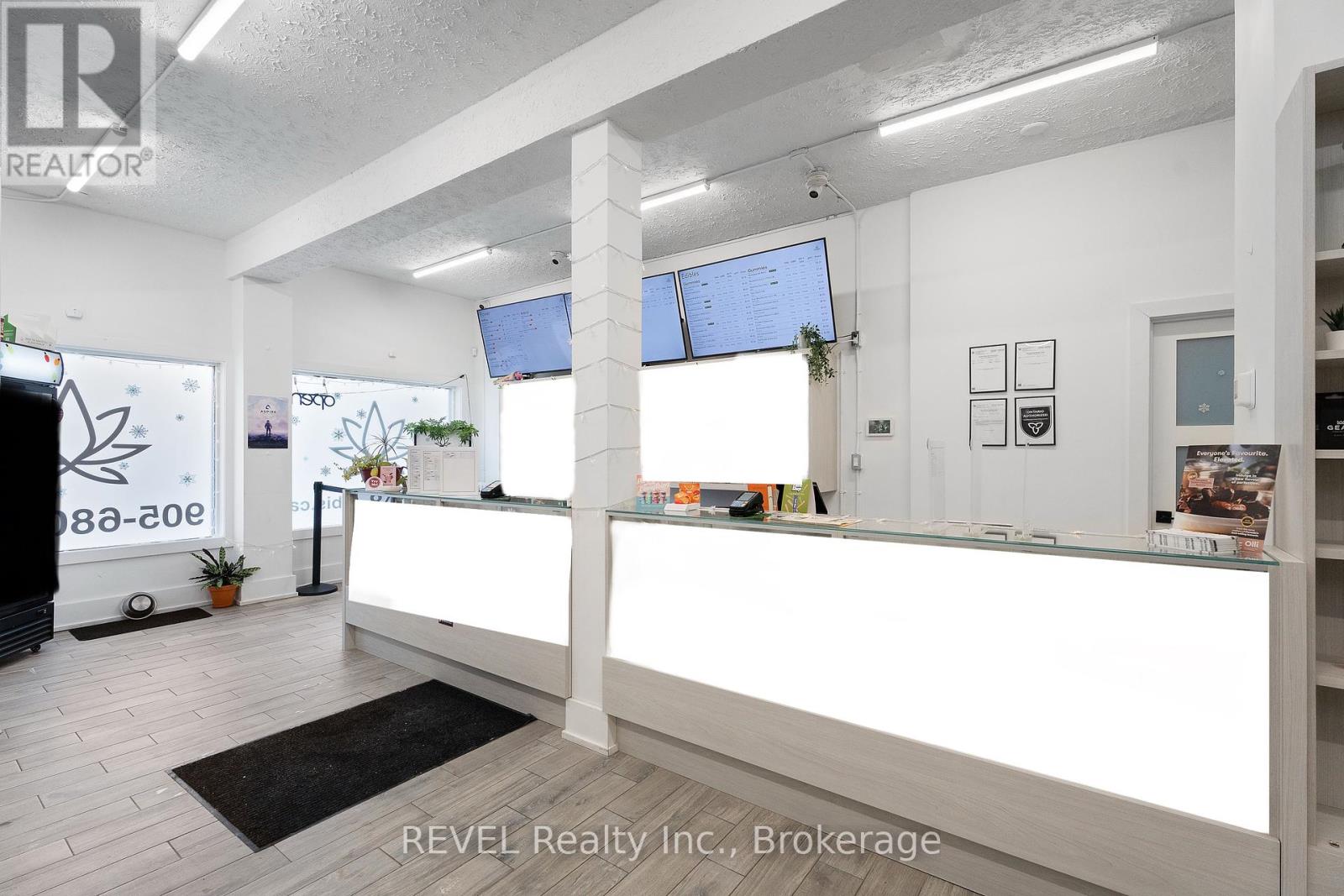 50 Front Street N Property Photo 4