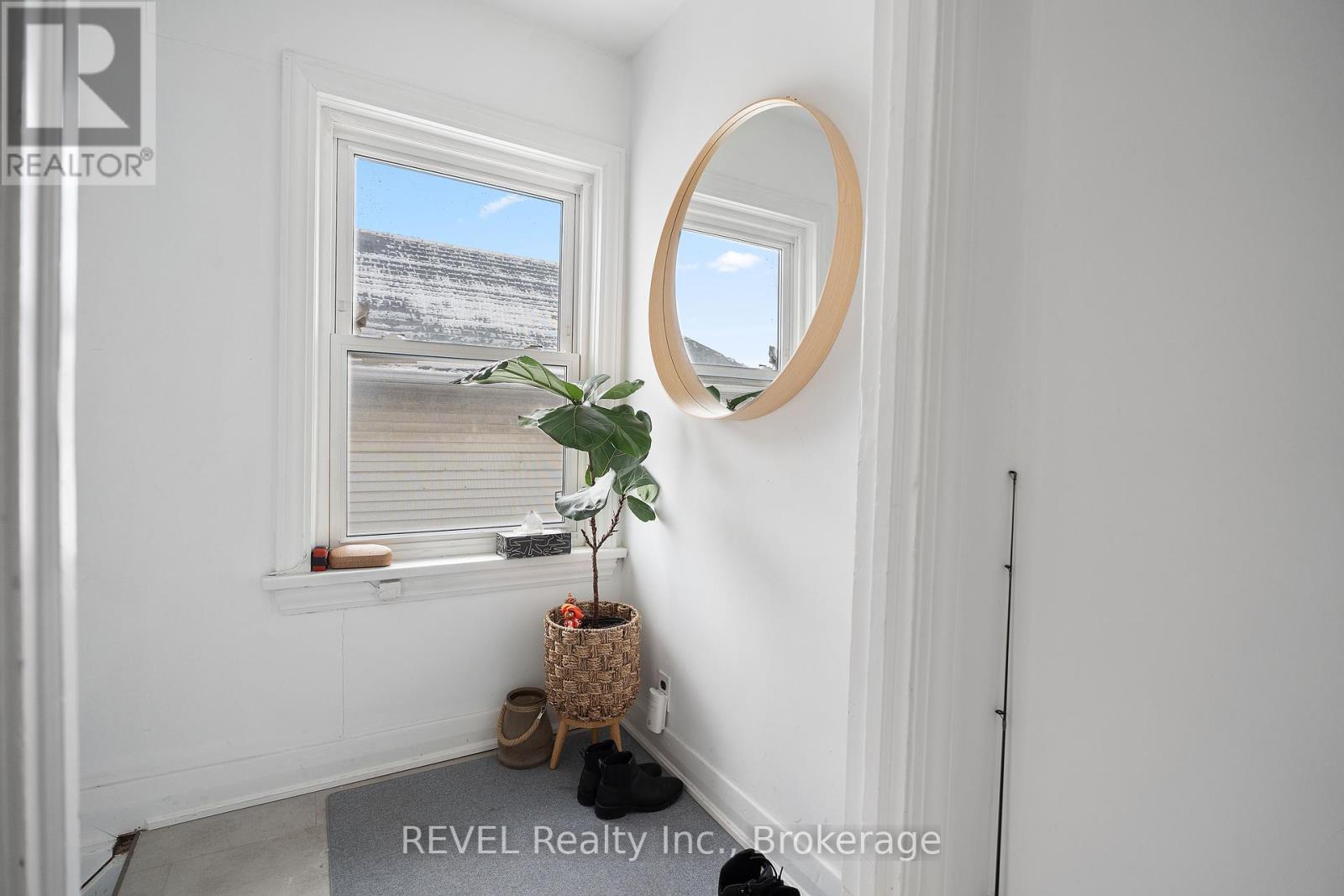 50 Front Street N Property Photo 7