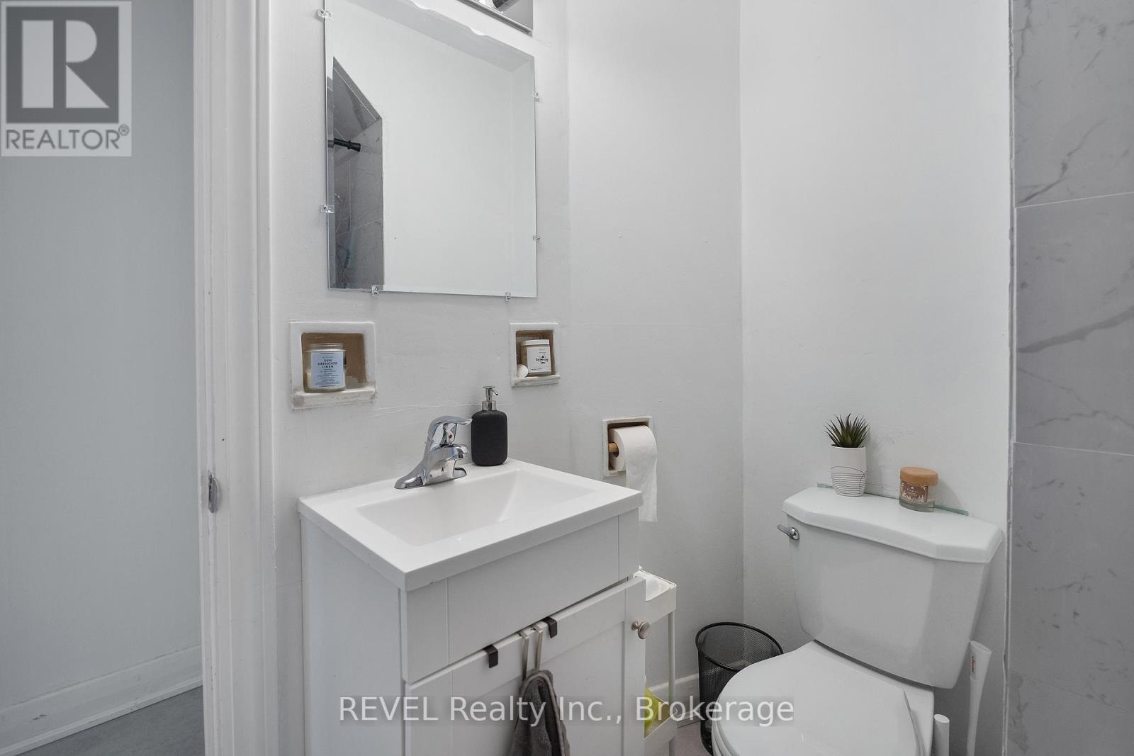 50 Front Street N Property Photo 11