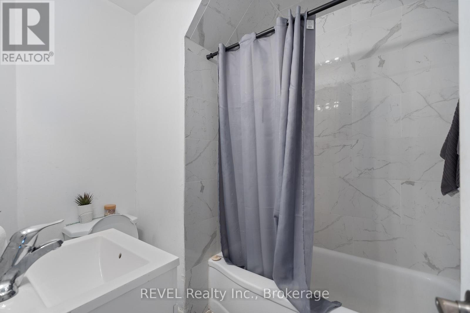 50 Front Street N Property Photo 12
