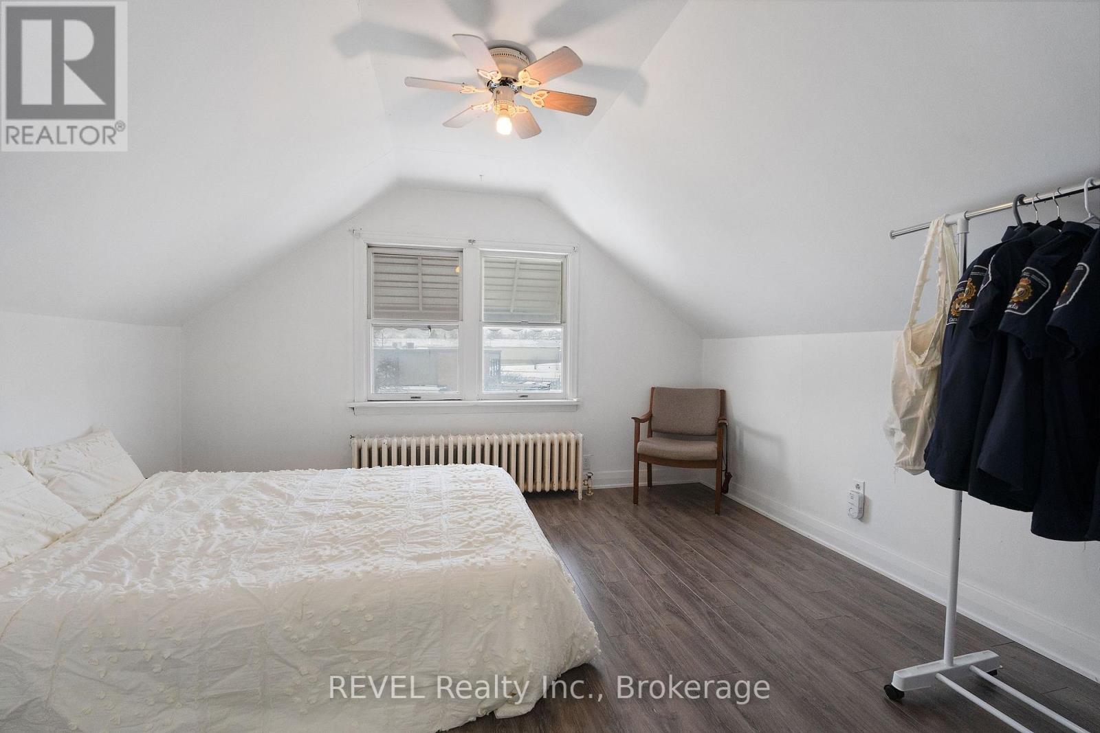 50 Front Street N Property Photo 14