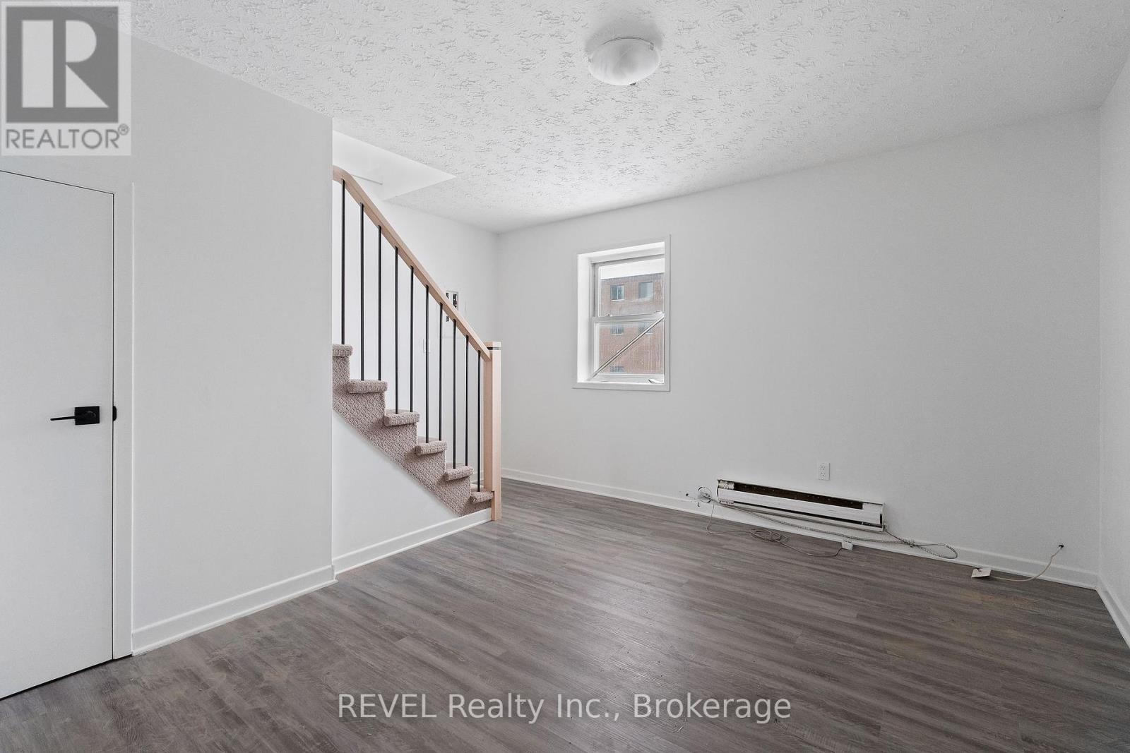 50 Front Street N Property Photo 18