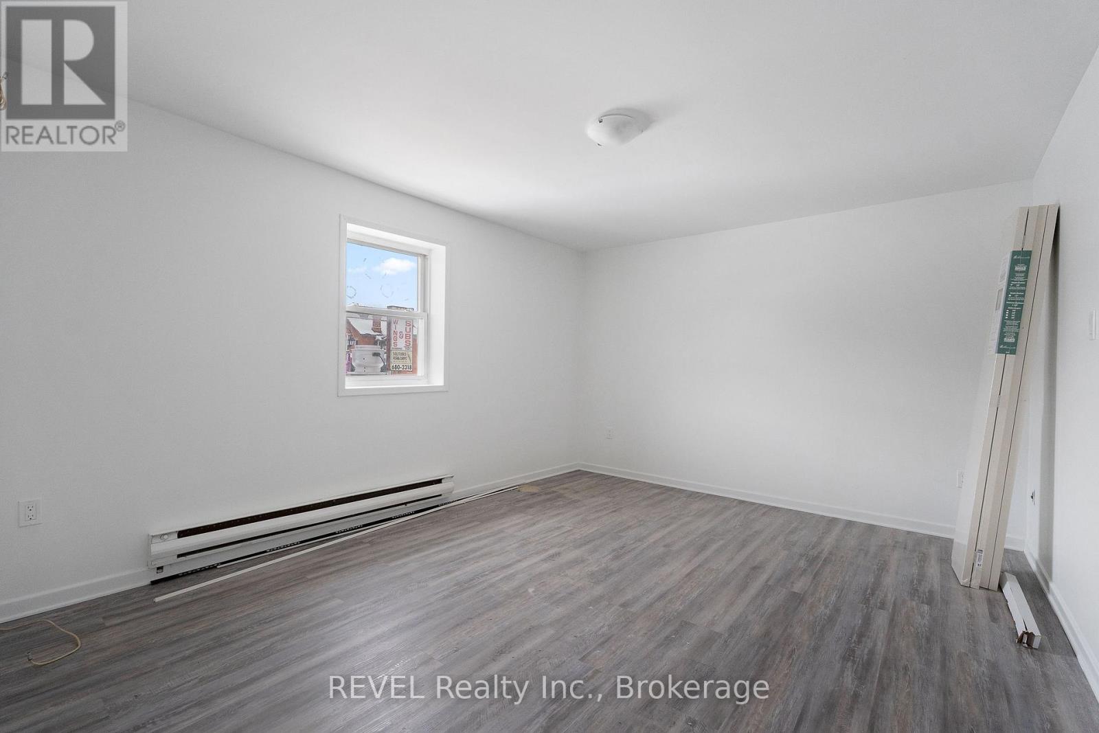 50 Front Street N Property Photo 20