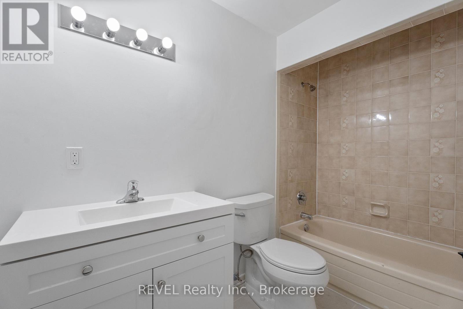 50 Front Street N Property Photo 21