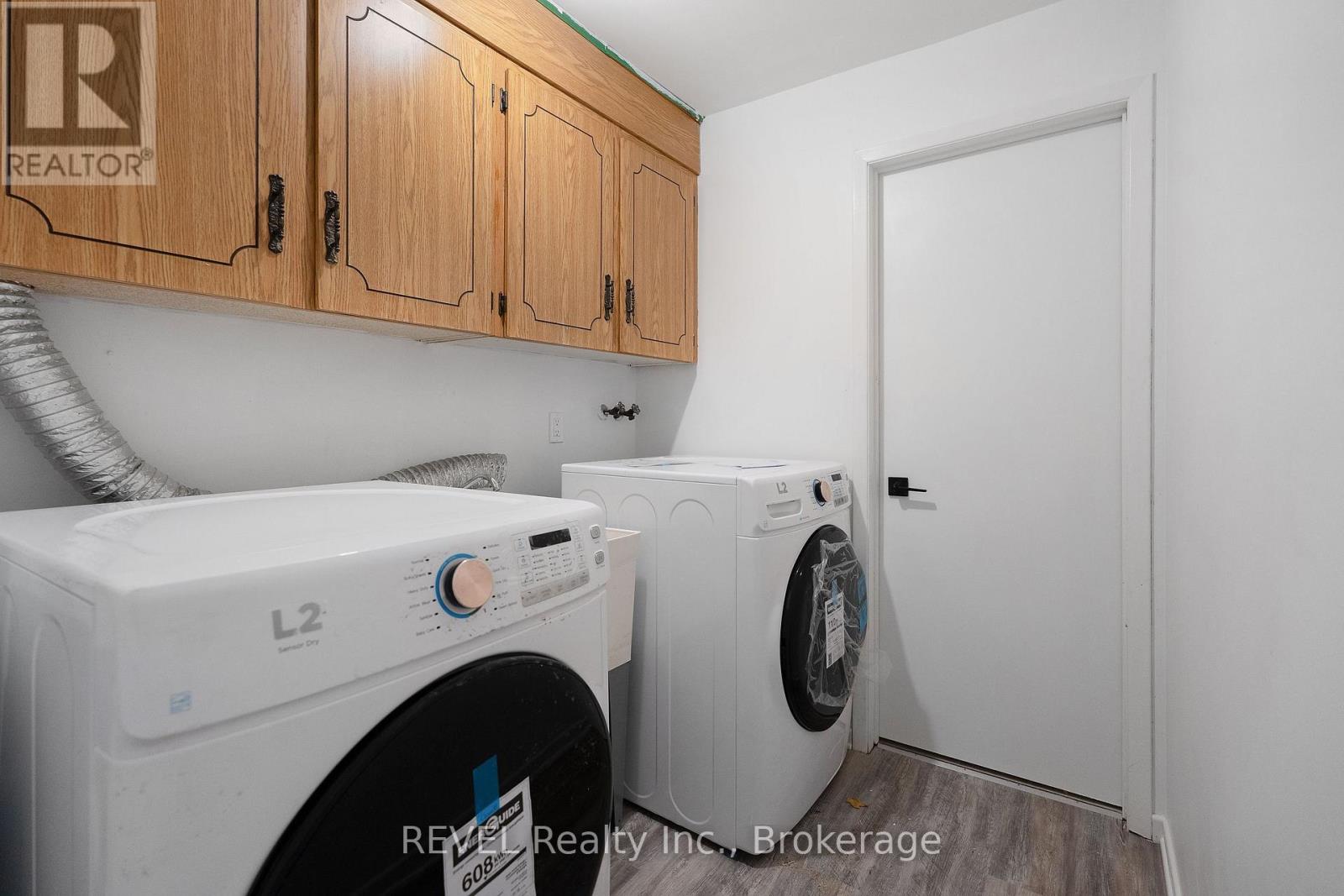 50 Front Street N Property Photo 22