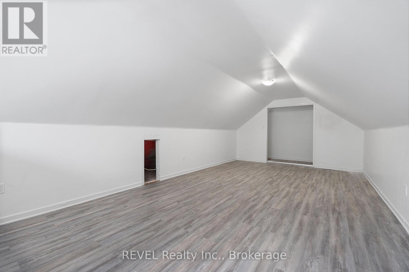 50 Front Street N Property Photo 23