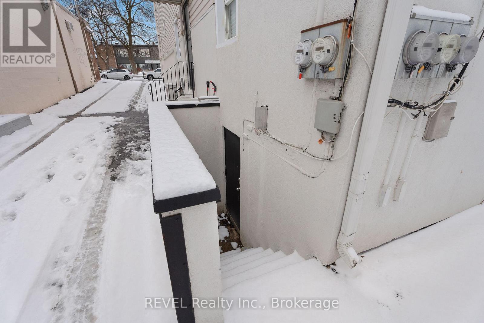 50 Front Street N Property Photo 24