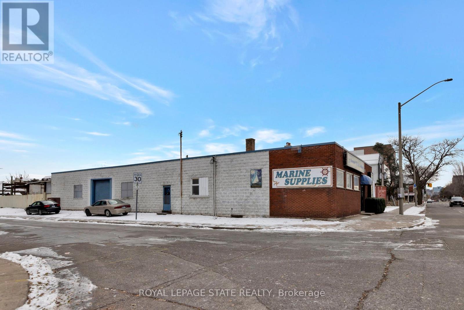 522 James Street N Property Photo 4