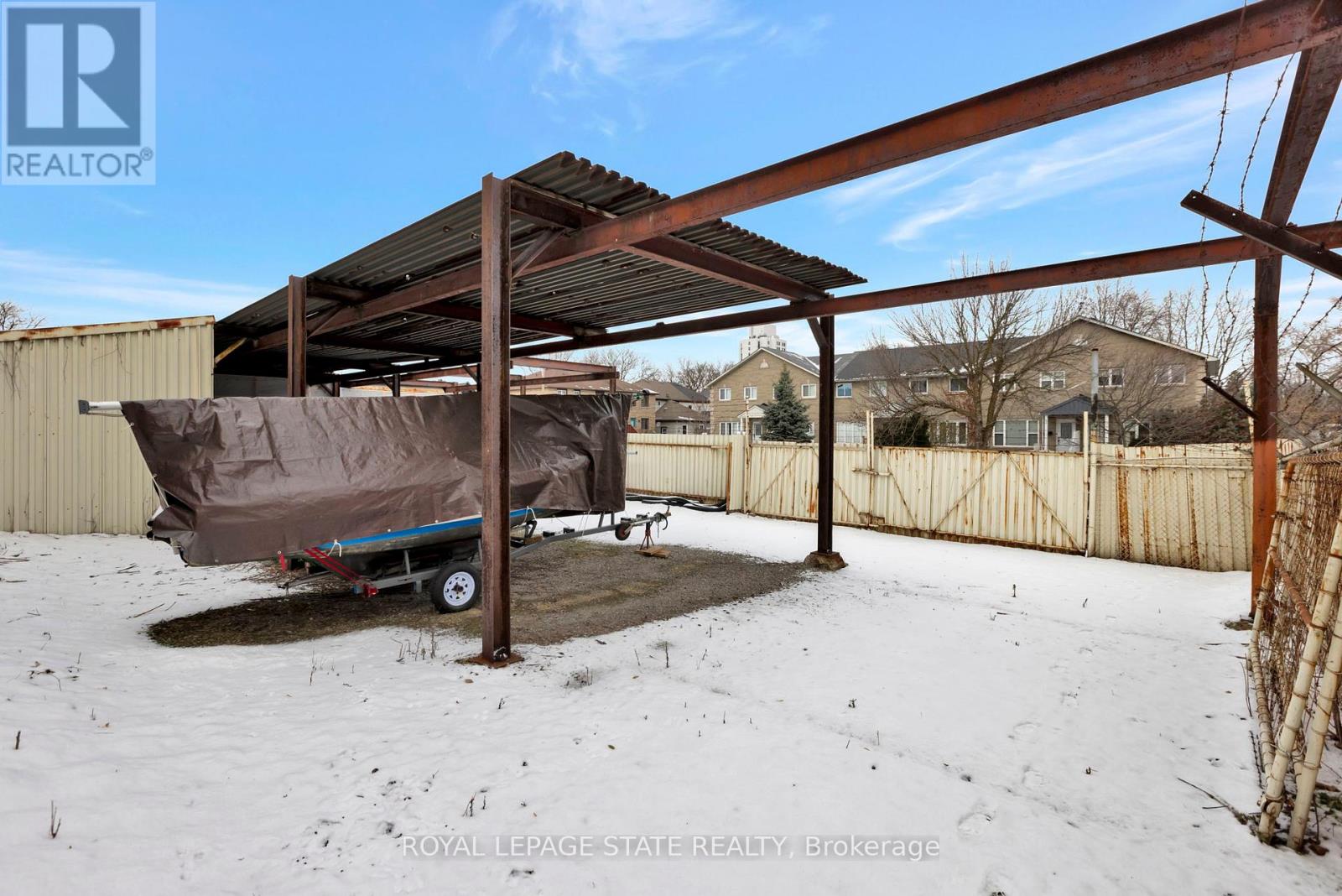 522 James Street N Property Photo 18