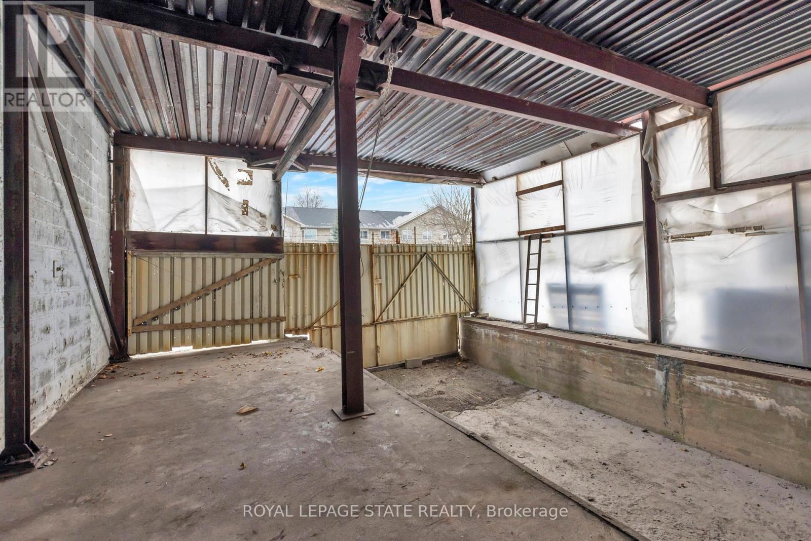 522 James Street N Property Photo 20