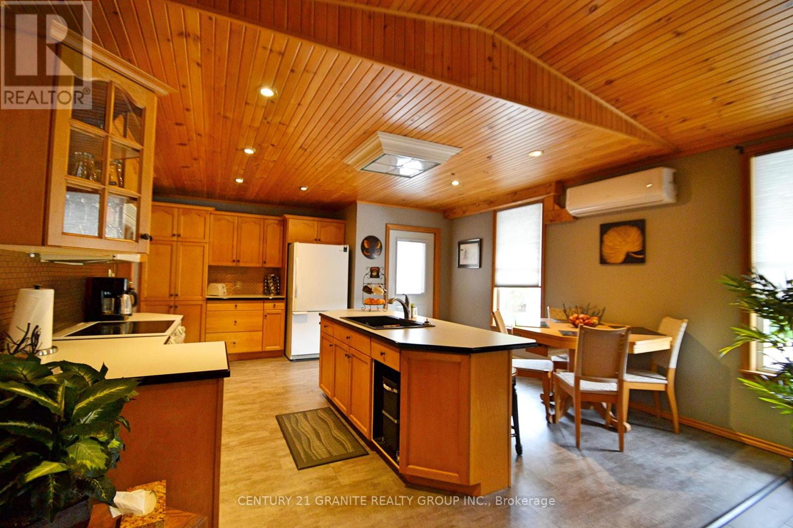 2 Bridge Street W Property Photo 3