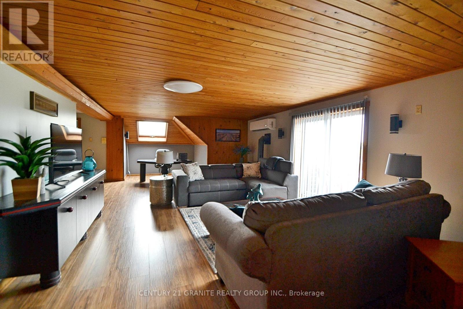 2 Bridge Street W Property Photo 7