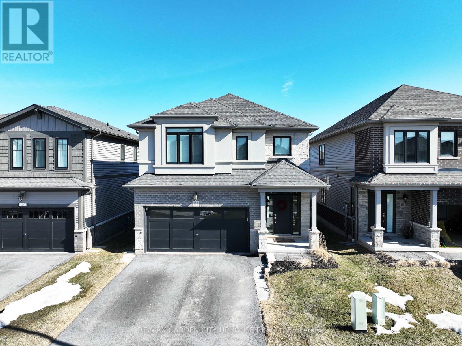 111 Starfire Crescent Property Photo 1