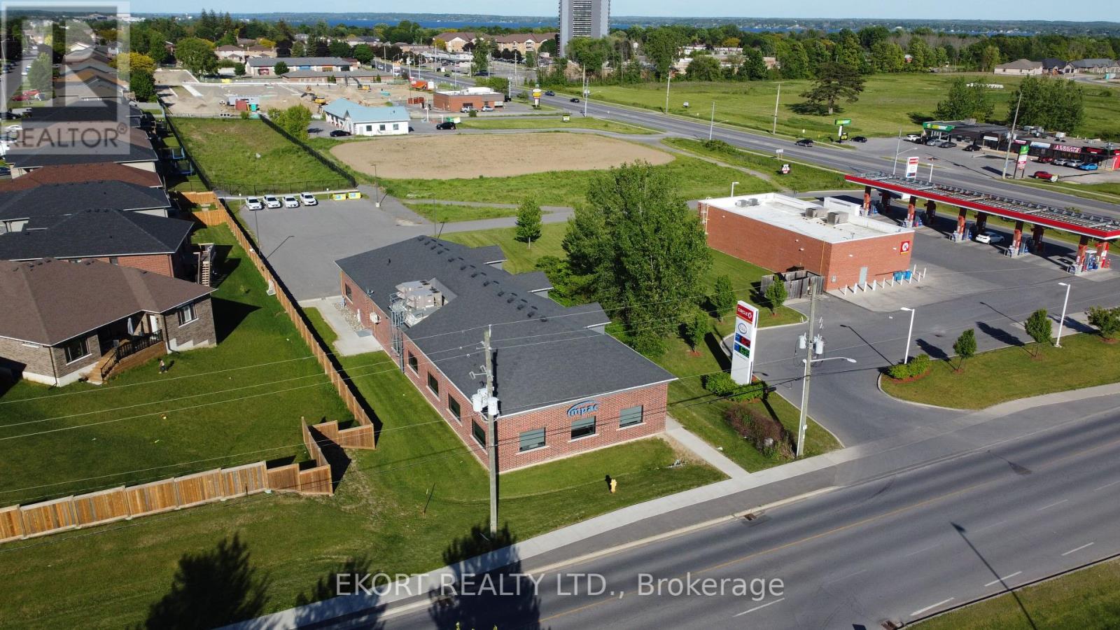 17468 Highway 2 Property Photo 2