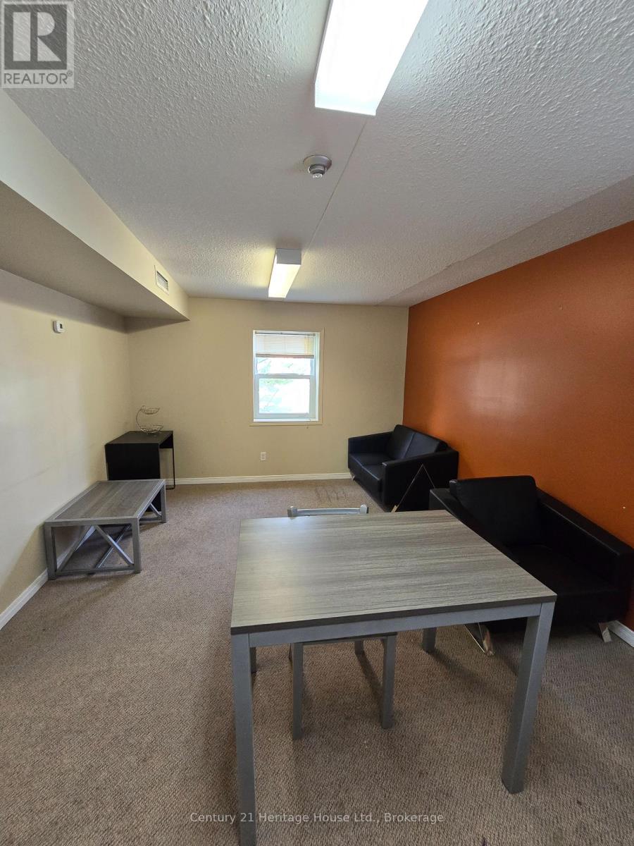 104 - 261 Lester Street Property Photo 3