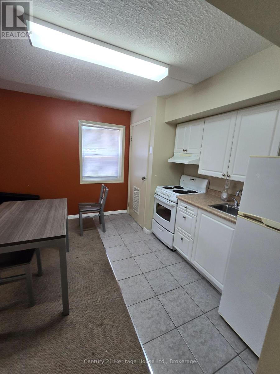 104 - 261 Lester Street Property Photo 6