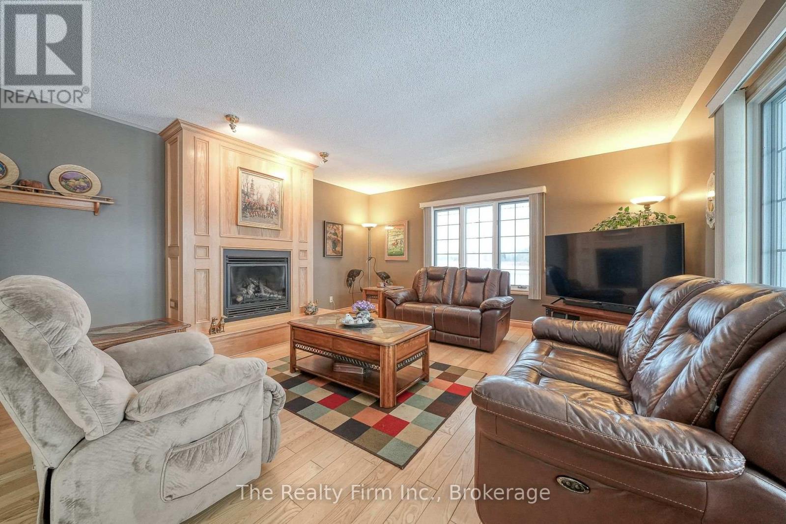716173 18th Line Property Photo 9