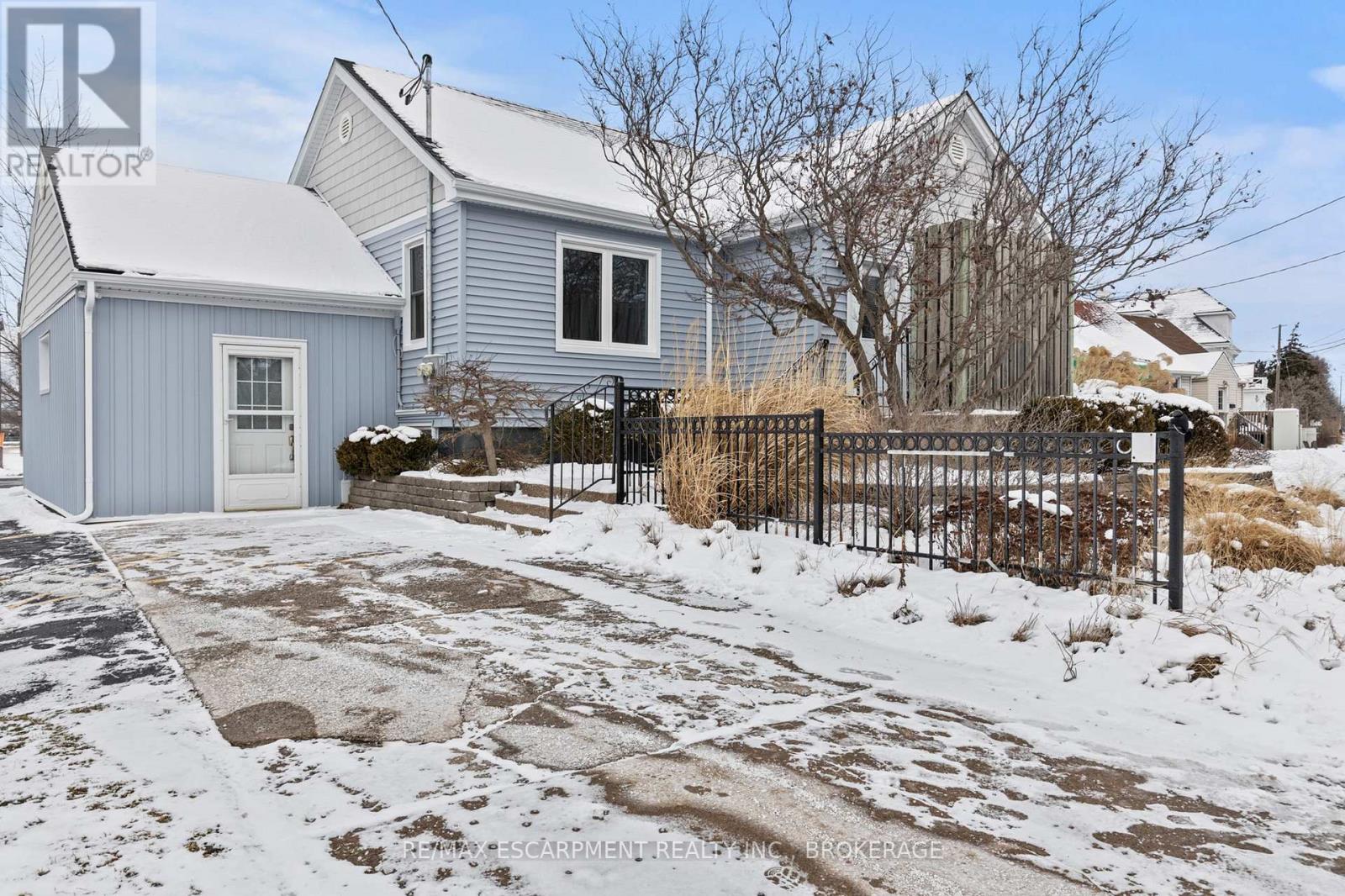 Lower - 249 Carlton Street Property Photo 1