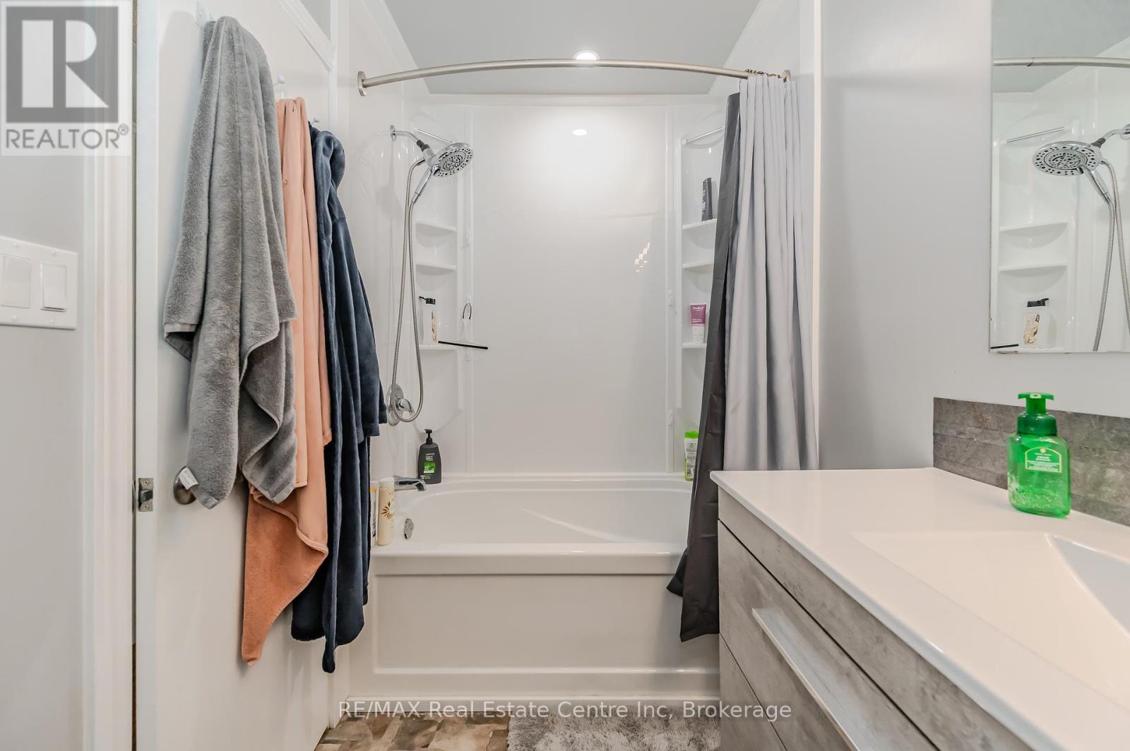 56 Fennell Street Property Photo 40