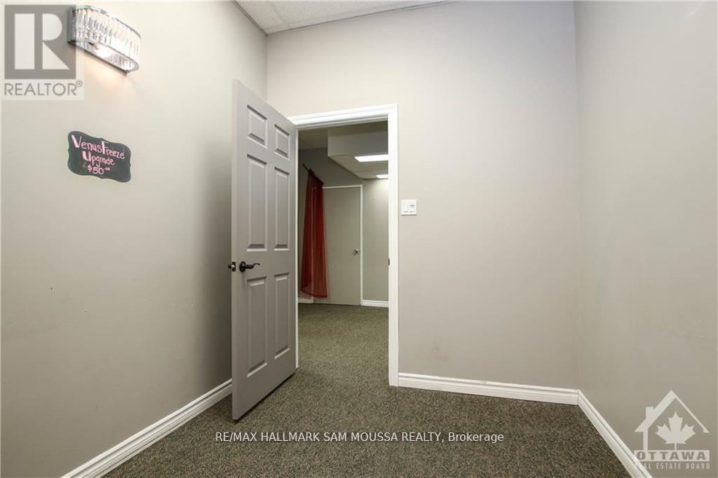 2602 - 2586 Innes Road Property Photo 6