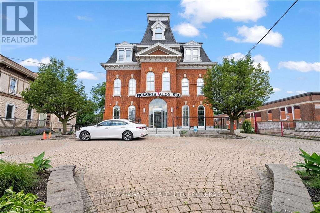 Upper - 15 Welland Avenue Property Photo 1